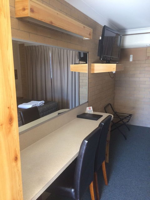 Alexander Motor Inn Moree - Sunshine Coast Guide 0