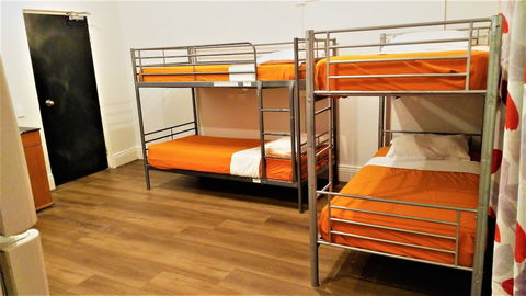 Asylum Sydney Backpackers Hostel - Sunshine Coast Guide 4