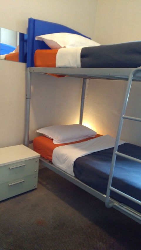 Asylum Sydney Backpackers Hostel - Sunshine Coast Guide 3