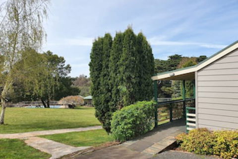 Neerim Country Cottages - Sunshine Coast Guide 0