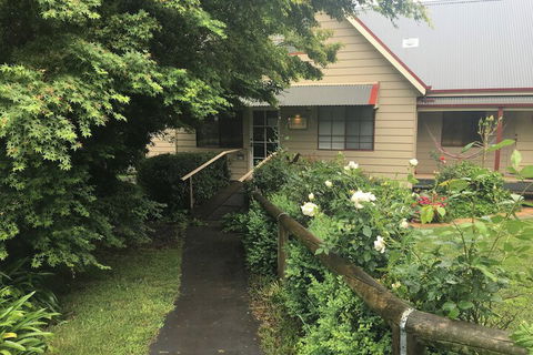 Neerim Country Cottages - Sunshine Coast Guide 5