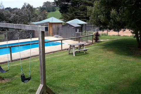 Neerim Country Cottages - Sunshine Coast Guide 3
