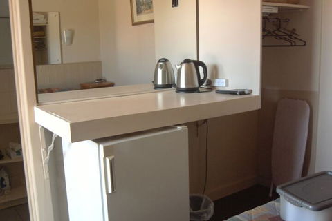 Travellers Rest Motel - Sunshine Coast Guide 7