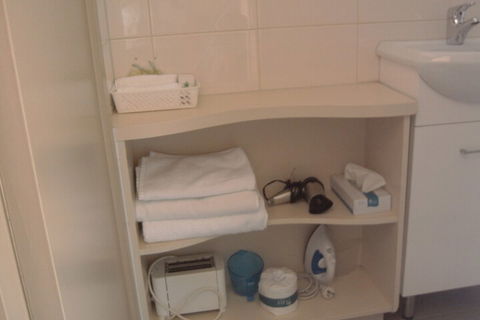 Travellers Rest Motel - Sunshine Coast Guide 6