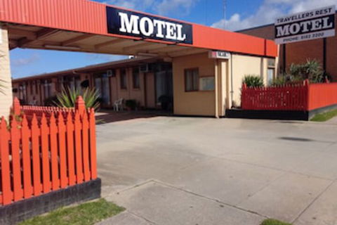 Travellers Rest Motel - Sunshine Coast Guide 0