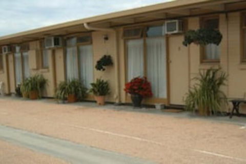 Travellers Rest Motel - Sunshine Coast Guide 2