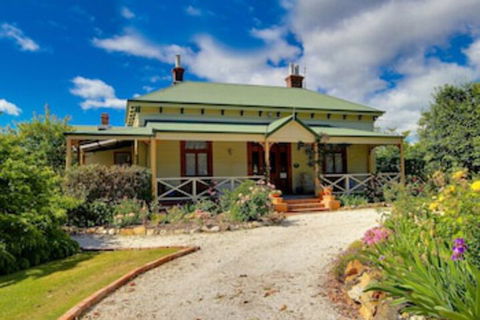 B & B At Winterbrook - Sunshine Coast Guide 0