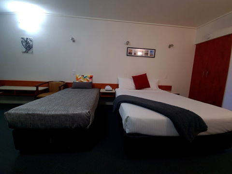 Ayr Travellers Motel - Sunshine Coast Guide 6