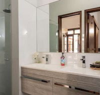 Fairway Manor Accommodation - Sunshine Coast Guide