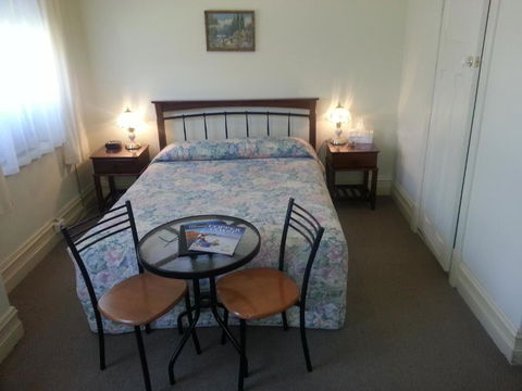 Sonbern Lodge Motel - Sunshine Coast Guide 2