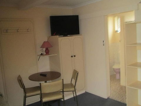 Great Lakes Motor Inn - Sunshine Coast Guide 5