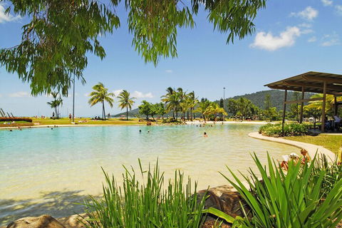 Colonial Court Beachfront Motel And Holiday Stay - Sunshine Coast Guide 1
