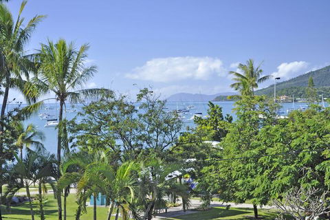 Colonial Court Beachfront Motel And Holiday Stay - Sunshine Coast Guide 7