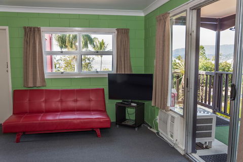 Colonial Court Beachfront Motel And Holiday Stay - Sunshine Coast Guide 2