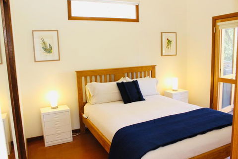 Nagoondie Studio - Sunshine Coast Guide 2