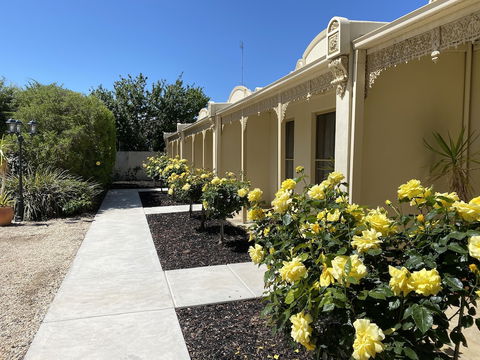 Acacia Terraces - Sunshine Coast Guide 1