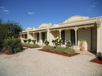 Acacia Terraces - Sunshine Coast Guide 0