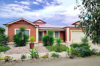 All Seasons' Escape Port Elliot - Sunshine Coast Guide 0