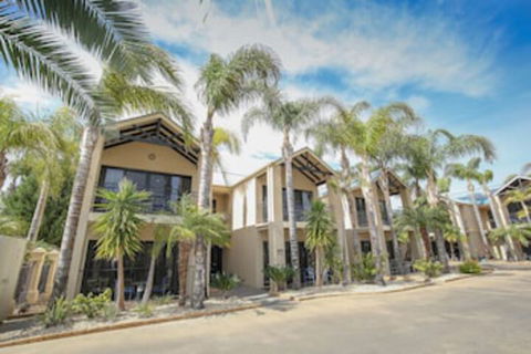 Aquarius Apartments And Cabins - Sunshine Coast Guide 0