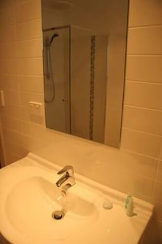 Ethelton Serviced Apartments - Sunshine Coast Guide 0