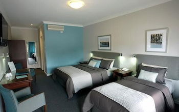 Pastoral Hotel Motel - Sunshine Coast Guide 4