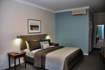 Pastoral Hotel Motel - Sunshine Coast Guide 3