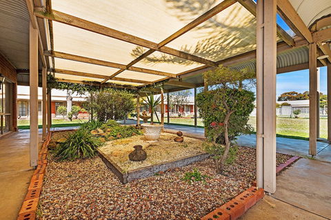 All Rivers Motor Inn - Sunshine Coast Guide 0