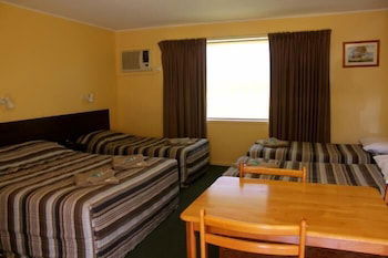 Isis Motel Scone - Sunshine Coast Guide 3