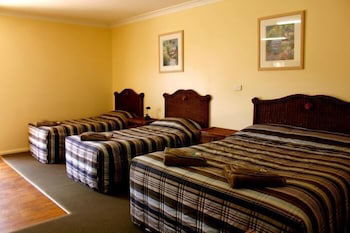 Isis Motel Scone - Sunshine Coast Guide 0