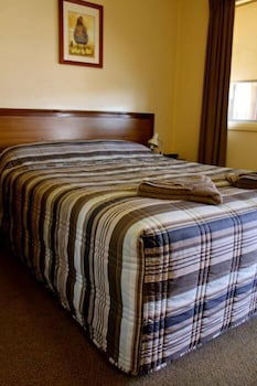 Isis Motel Scone - Sunshine Coast Guide 1