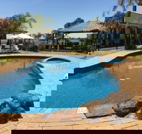 Capricorn Motor Inn - Sunshine Coast Guide