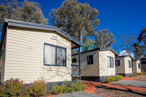 Albury Gardens Tourist Park - Sunshine Coast Guide 1