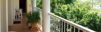 Maynestay Motel - Sunshine Coast Guide 2