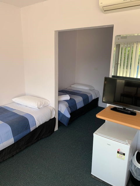 Mt Beauty Motor Inn - Sunshine Coast Guide 1