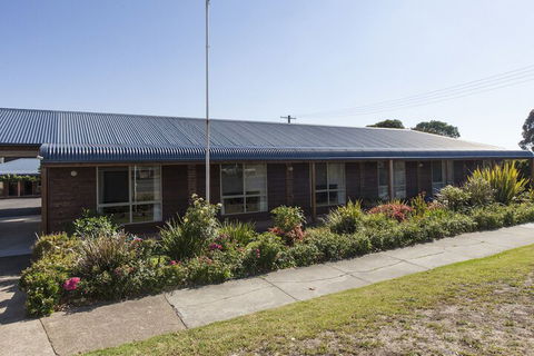 Ararat Motor Inn - Sunshine Coast Guide 1