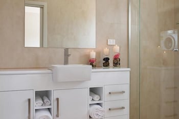 Renmark Holiday Apartments - Sunshine Coast Guide 2