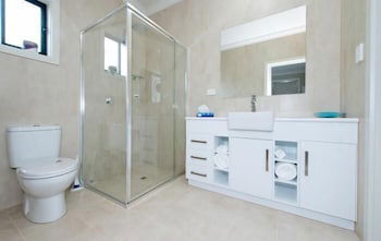 Renmark Holiday Apartments - Sunshine Coast Guide 5