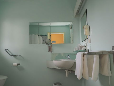 Albion Motel Hotel - Sunshine Coast Guide 4