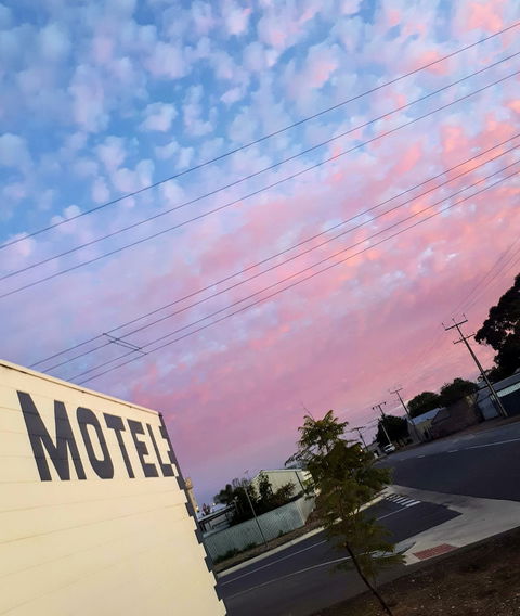 Motel River Bend - Sunshine Coast Guide 2