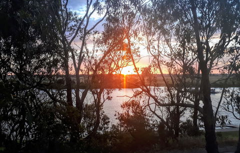 Motel River Bend - Sunshine Coast Guide 0