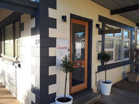 Motel River Bend - Sunshine Coast Guide 1