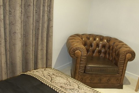 The Charles Robbins - Sunshine Coast Guide 4