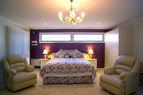 The Charles Robbins - Sunshine Coast Guide 6