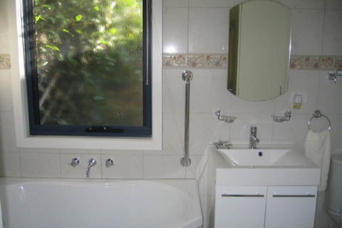 The Charles Robbins - Sunshine Coast Guide 7