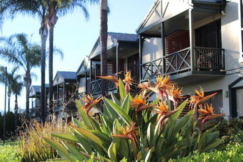 Renmark Hotel Motel - Sunshine Coast Guide 1