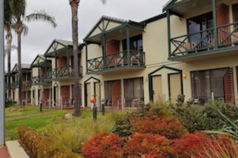 Renmark Hotel Motel - Sunshine Coast Guide 7