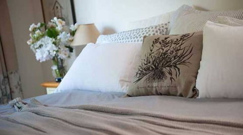 Woolrich Historic Garden Cottage - Sunshine Coast Guide 4