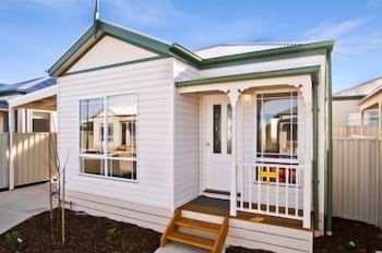 Werribee Short Stay Villas & Accommodation - Sunshine Coast Guide 0