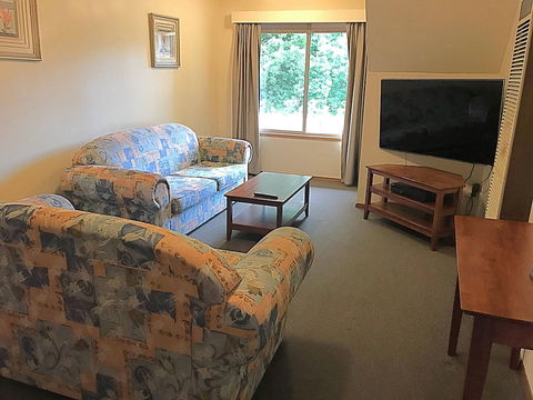 AAt 28 Goldsmith Motel - Sunshine Coast Guide 3
