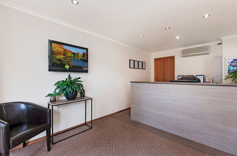 AAt 28 Goldsmith Motel - Sunshine Coast Guide 2